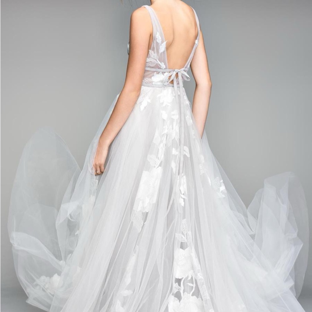 Elegant White Floral Gown - Picture 2 of 12